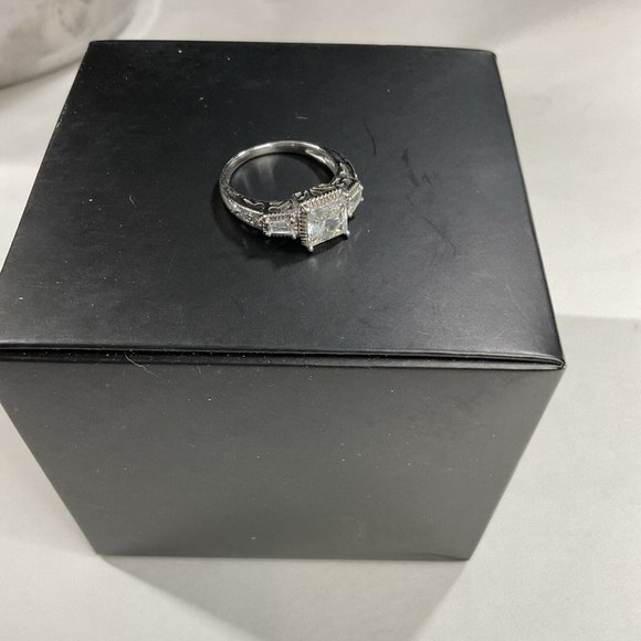 Sterling Silver and Cubic Zirconia Emerald Cut Engagement Ring Sz 8 KL DESIGNS - Picture 8 of 8